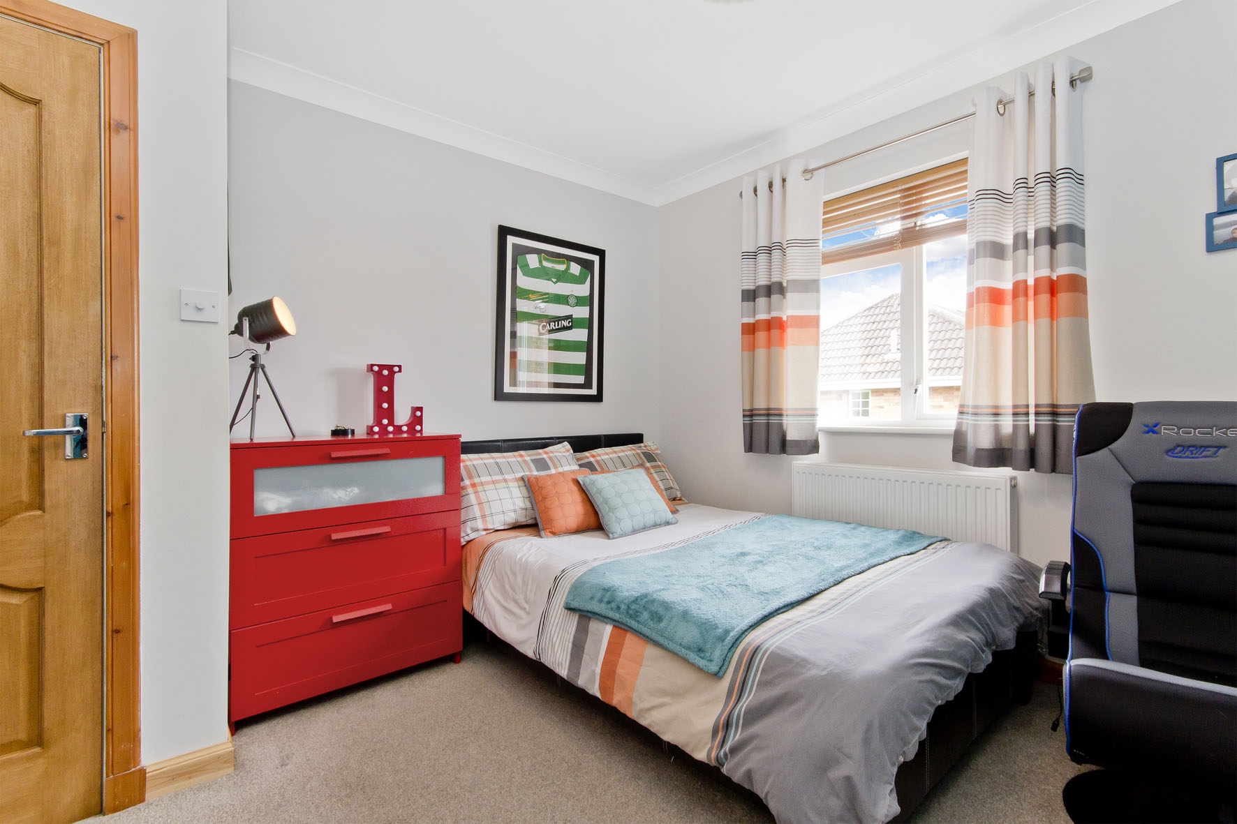 Image 12 - Bed 2.jpg
